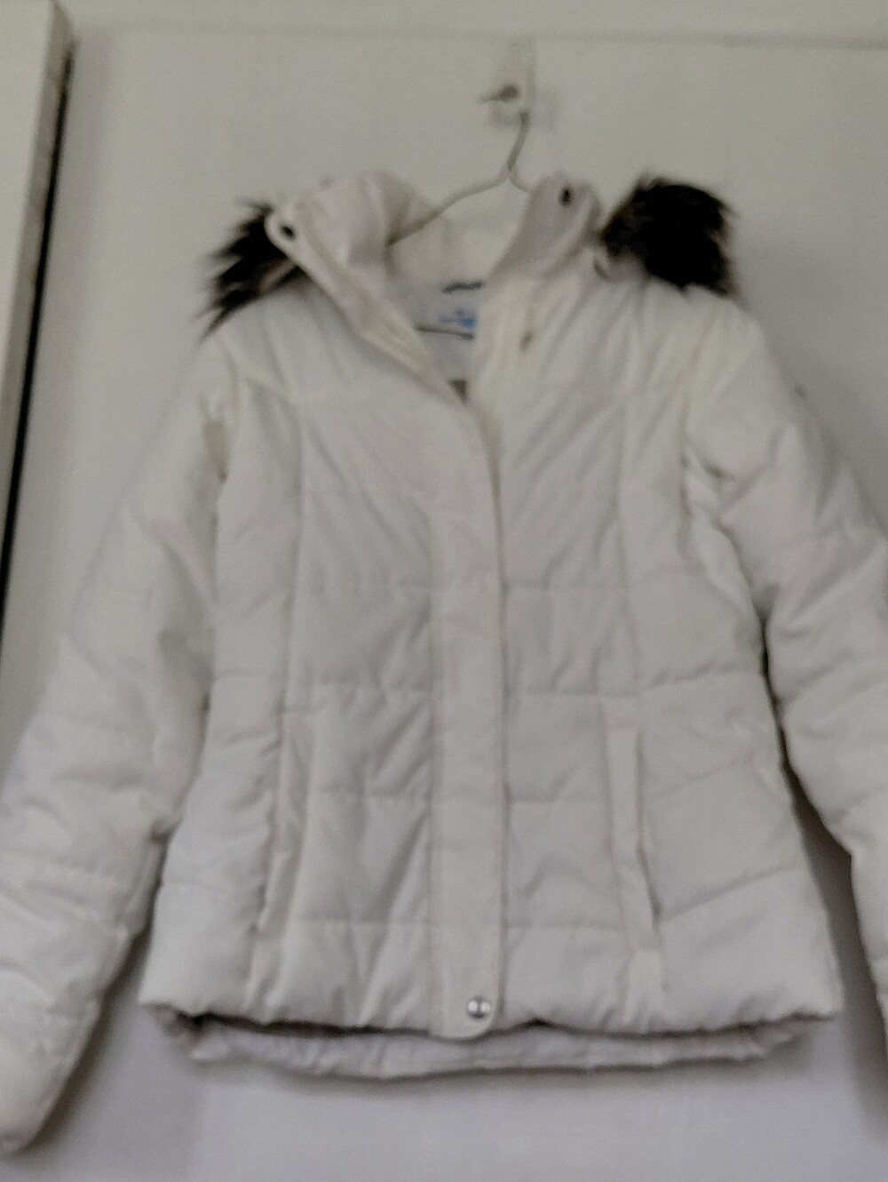 Women's COLUMBIA Cream Puffer Jacket with Faux Fur Trim SIZE MEDIUM